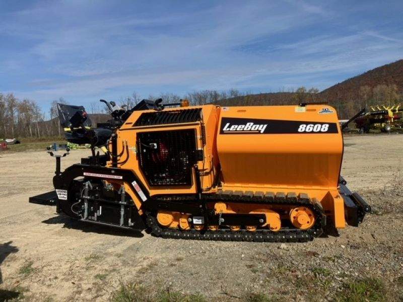H044368 Leeboy 8608 paver